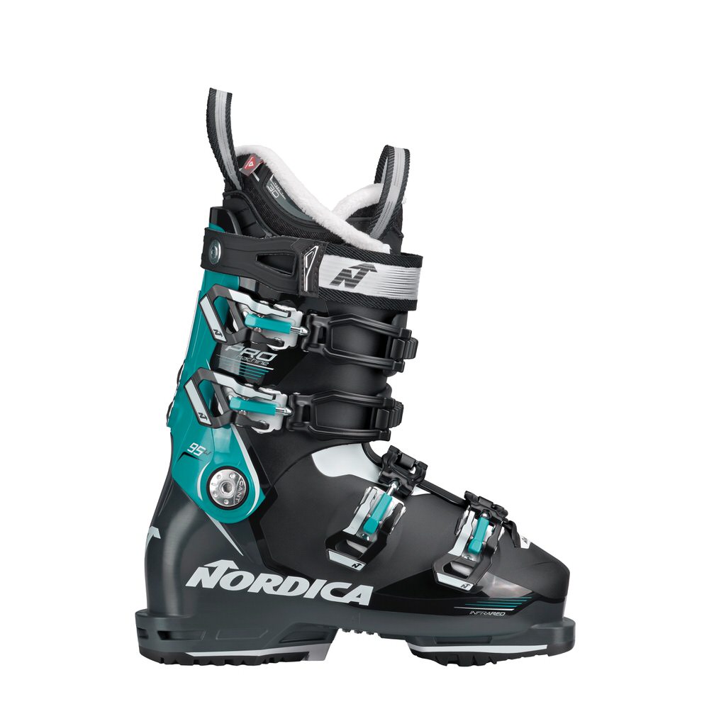 Nordica Pro Machine 95 W Skischuh in Schwarz-Anthrazit mit türkisblauen Akzenten, seitliche Ansicht.