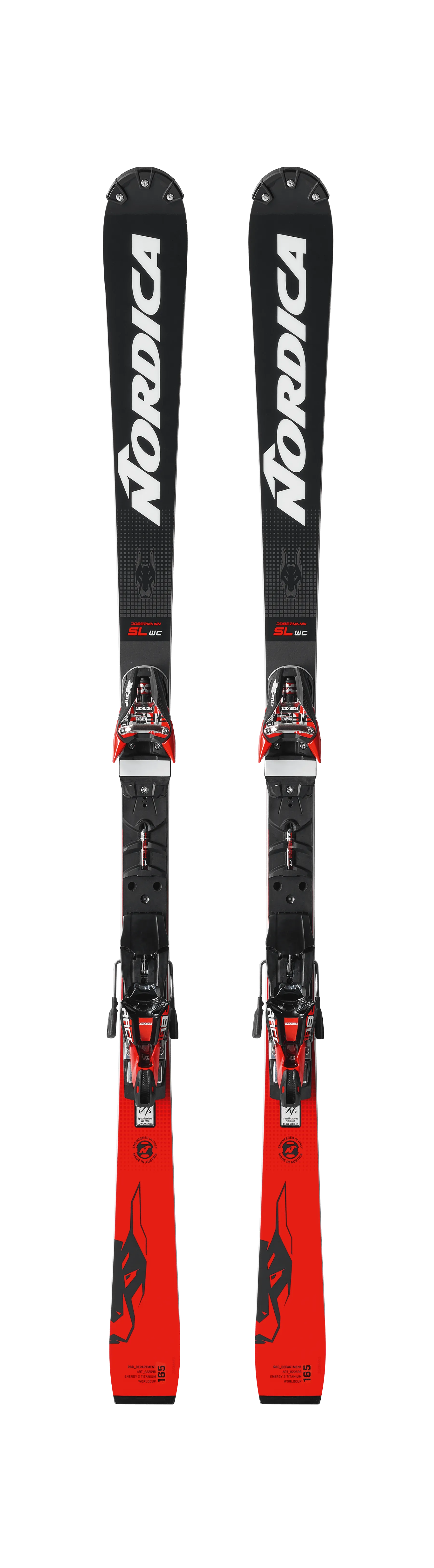 Ski Nordica Dobermann SL WC mit montierter Bindung von vorn. Das Design ist schwarz, weiß und rot.