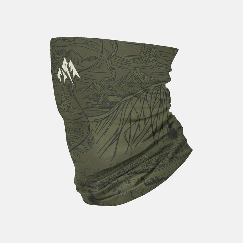 Olivgrüner Neckwarmer mit Berglandschaft, Hütte und Logo-Aufdruck.