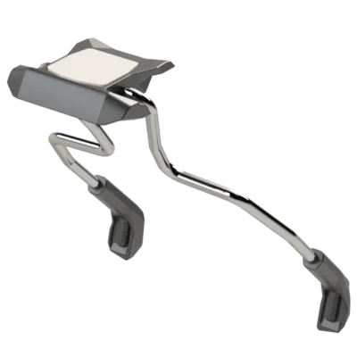 Vue détaillée d'un étrier d'arrêt Fritschi Xenic pour fixations de ski, en métal et en plastique.