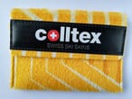 Portefeuille Colltex jaune en matière résiduelle de peau de ski avec logo. Motif à rayures et bande noire avec logo.