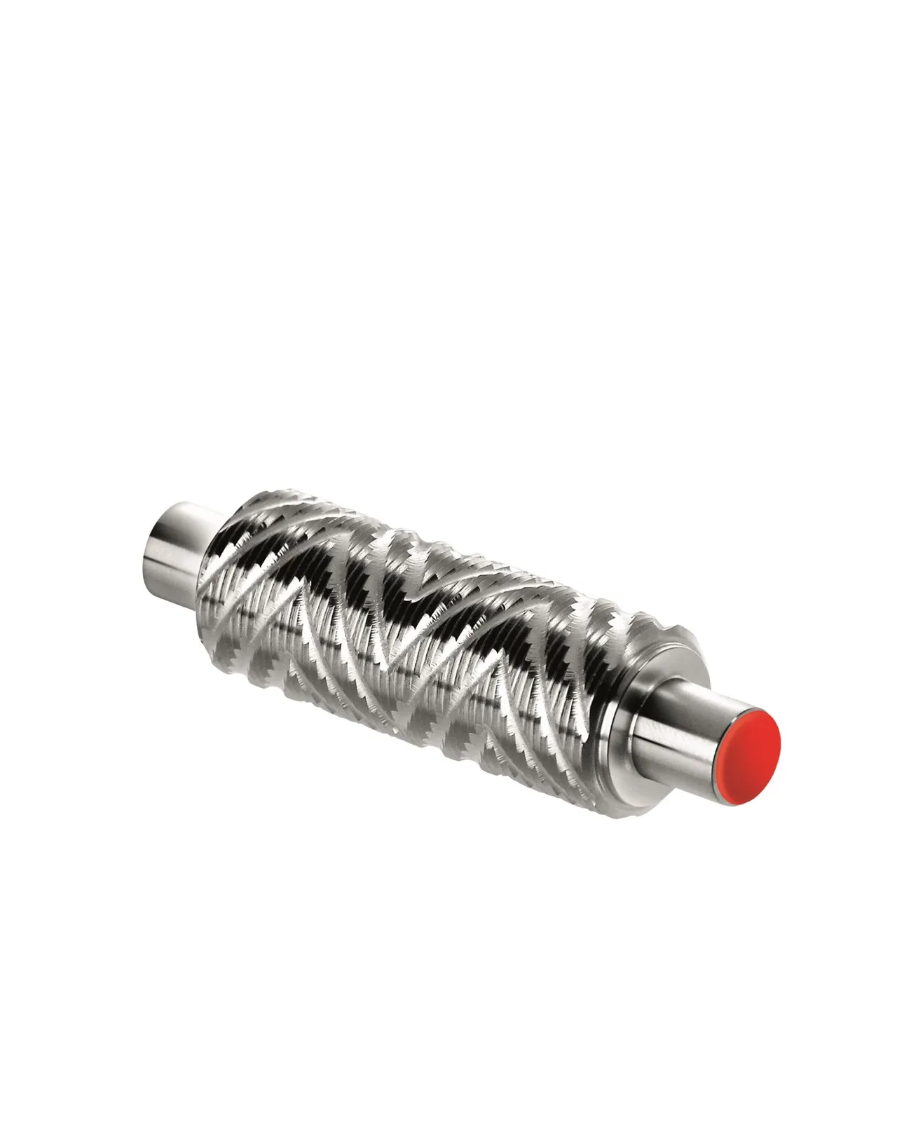 Metallische Walze mit zickzackförmiger Oberfläche und roter Endkappe, liegend auf weißem Hintergrund.