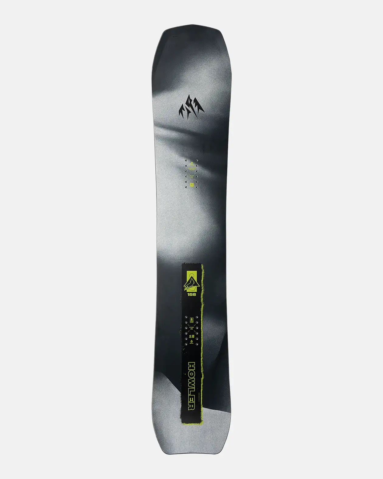 Ein Snowboard mit einem Design in Grau- und Schwarztönen, Akzenten in Neongelb, sowie Logos und Schriftzügen.