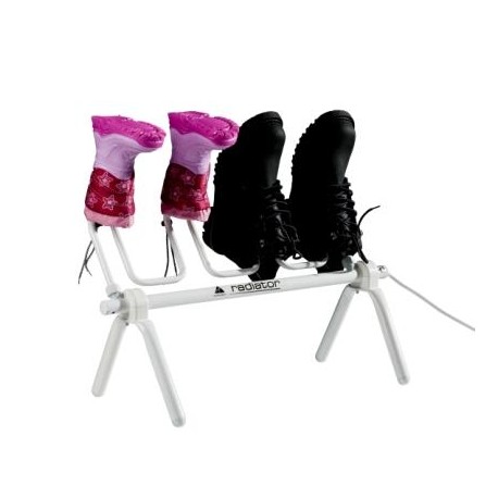 Alpenheat Schuh-Trockner Alpenheat Radiator mit zwei Kinderstiefeln und zwei schwarzen Schuhen zum Trocknen.