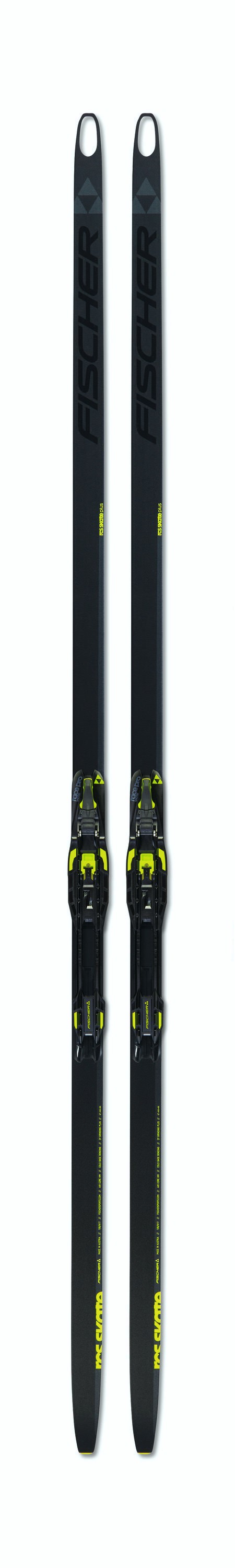 Zwei schwarze Fischer RCS Skate Plus Ski mit gelber Bindung, vertikal angeordnet.