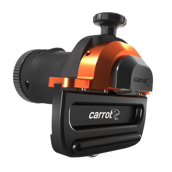 Nahaufnahme des COMAX Phenolentferners von Carrot, schwarz und orange mit Logo.