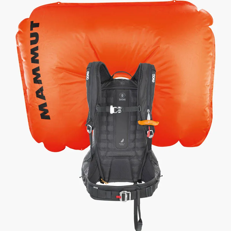 Sac à dos noir Evoc Line R.A.S. Protector 22L avec airbag d'avalanche orange "Mammut" en arrière-plan.