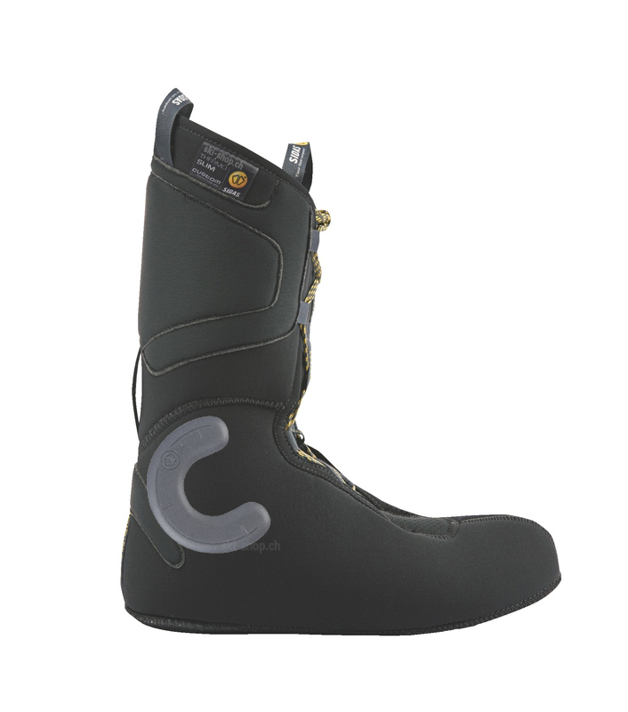 Schwarzer Innenschuh mit C-förmigem Knöchelschutz-Pad an der Seite.