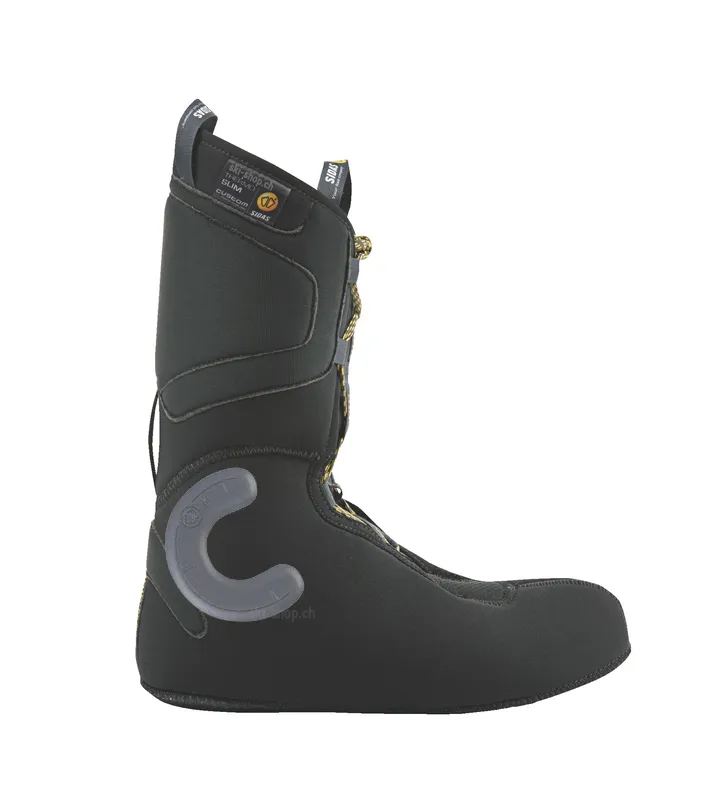 Schwarzer Innenschuh mit C-förmigem Knöchelschutz-Pad an der Seite.