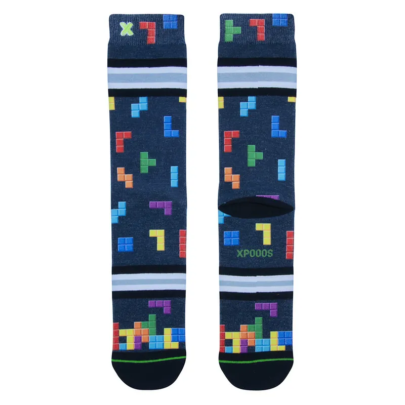 Blau gemusterte XPOOOS Game Socken mit bunten Tetris-Spielsteinen und Streifen.