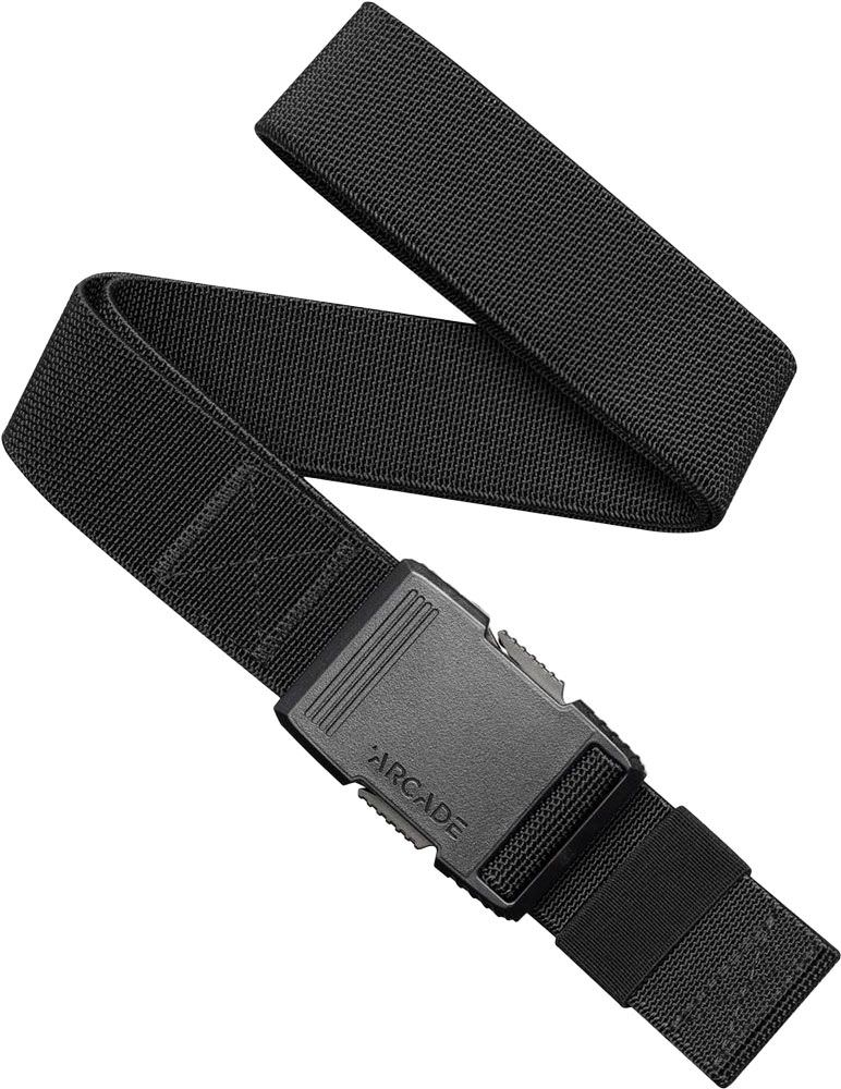 Ceinture noire avec boucle Ceinture noire Arcade Hardwear avec boucle, partiellement enroulée.