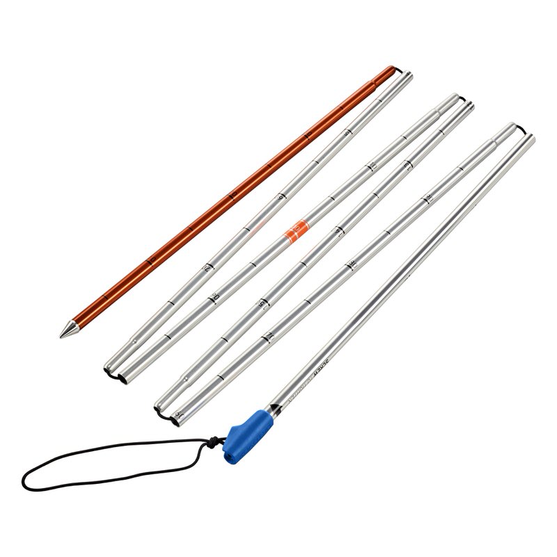Zusammengelegte, silberne Lawinensonde Alu 240, bestehend aus sechs Elementen. Ein Element ist orangefarben.