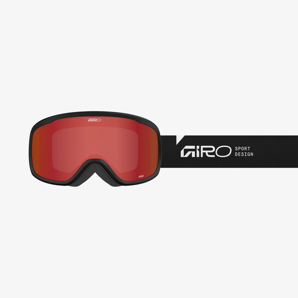 Skibrille mit Giro Design Skibrille mit roter Linse und schwarzem Rahmen, daneben ein schwarzes Band mit dem Aufdruck "Giro Sport Design".