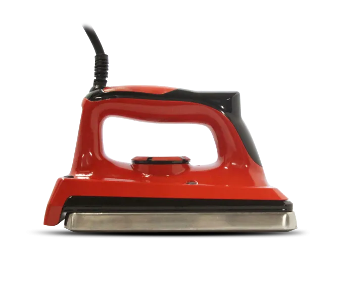 Rotes Waxing Iron, Bügeleisen für Skiwachs, mit schwarzem Griff und silberner Heizplatte, Seitenansicht.
