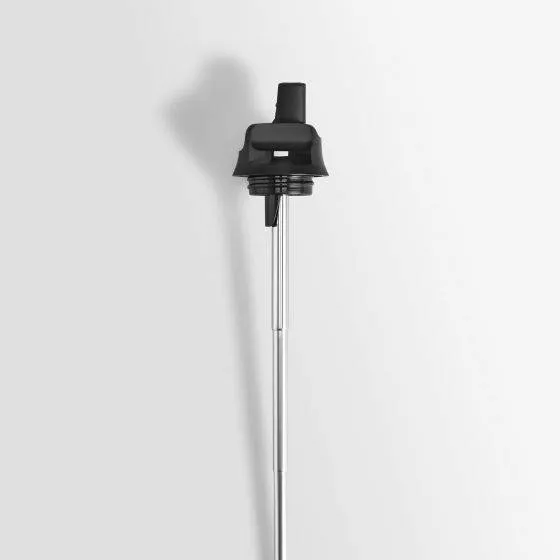 Coperchio nero con cannuccia in acciaio inox per la bottiglia Flip Series 2 da 1000 ml.
