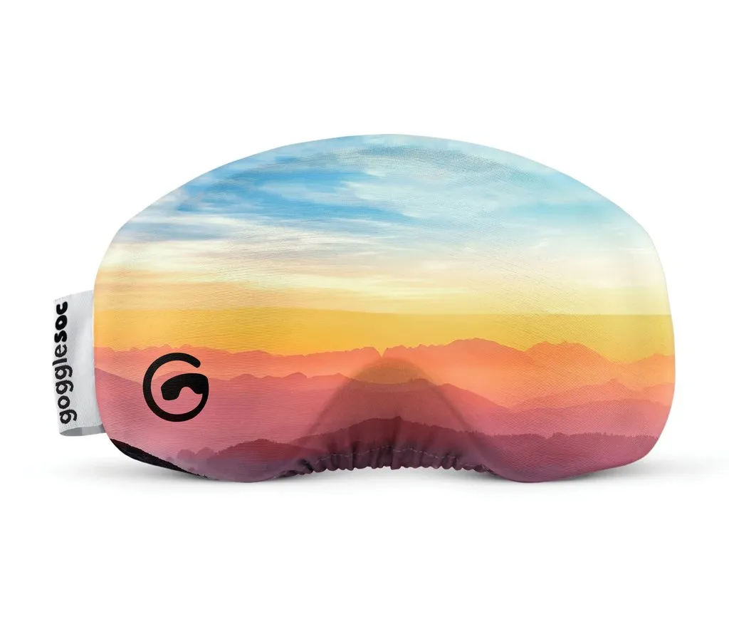 Housse de protection Mystic Soc avec panorama de montagne au design lever de soleil.