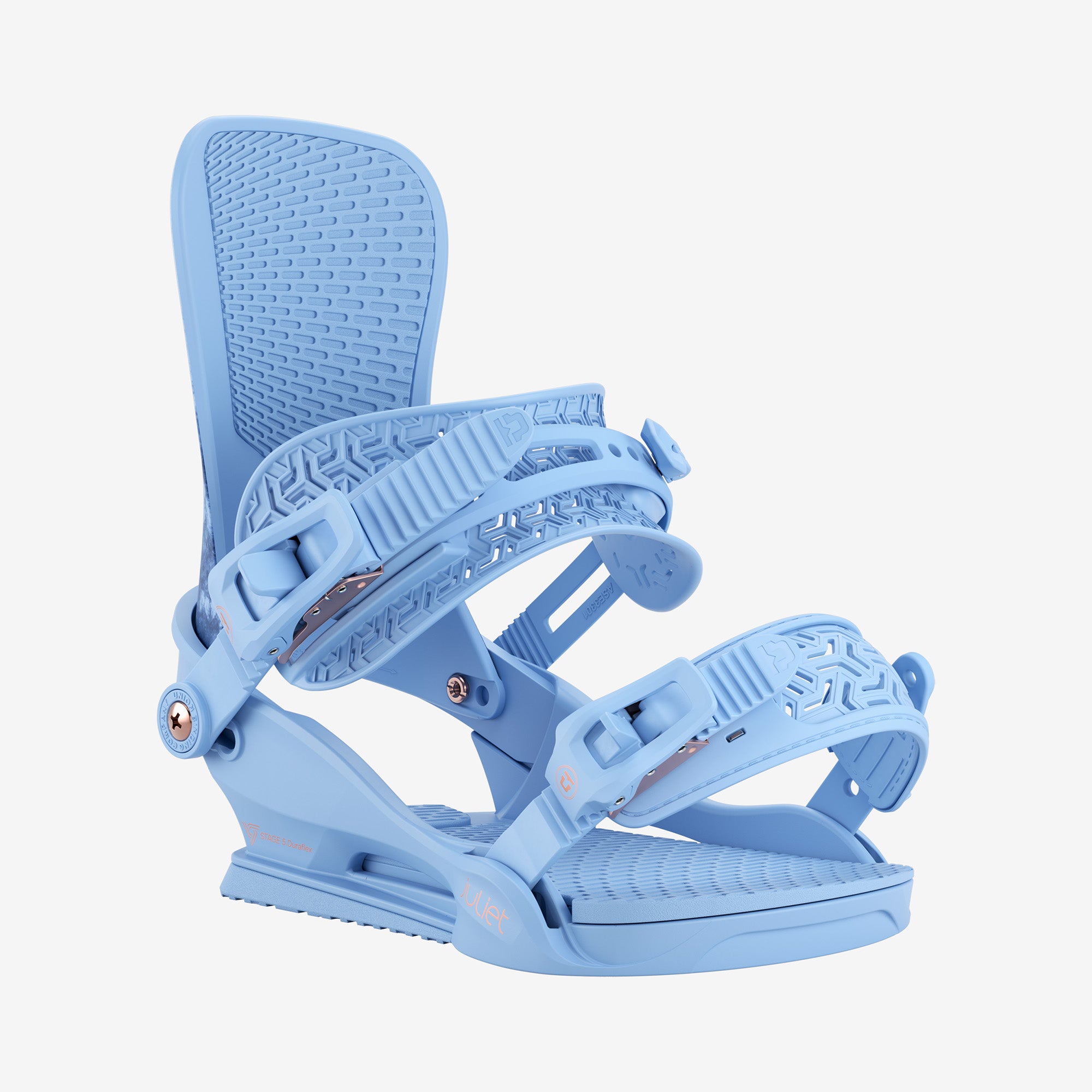 Hellblaue Snowboardbindung mit Rastermuster, verstellbaren Riemen und Akzenten in Kupferfarbe vor einem weißen Hintergrund.