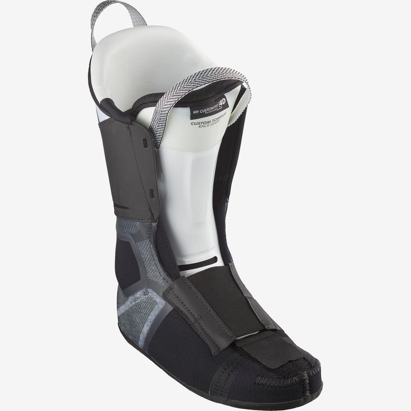 Nahaufnahme des Innenschuhs vom Salomon S/PRO Alpha 120 EL Skischuh, mit Details zu Polsterung und Anpassung.