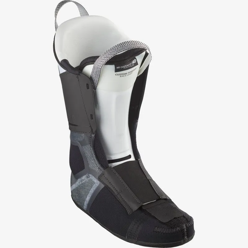 Gros plan sur le chausson de la chaussure de ski Salomon S/PRO Alpha 120 EL, avec des détails sur le rembourrage et l'ajustement.