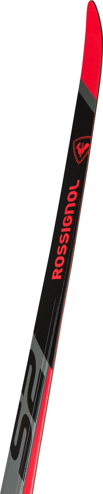 Langlaufski seitlich Langlaufski, seitliche Ansicht. Grau, Schwarz und Rot farbiger Ski mit Logos und Schriftzug.