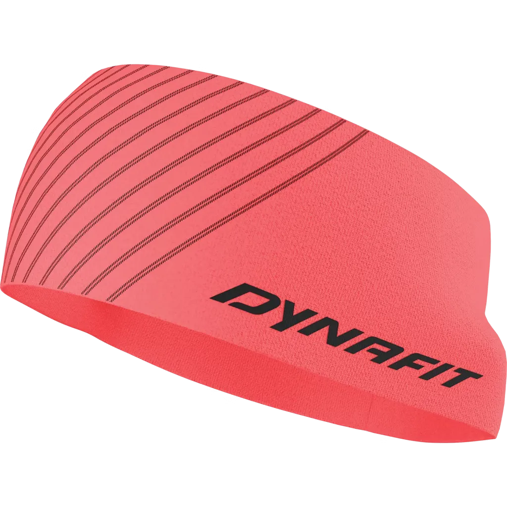 Primo piano: fascia in Dryarn color corallo con sottili strisce nere e logo Dynafit.