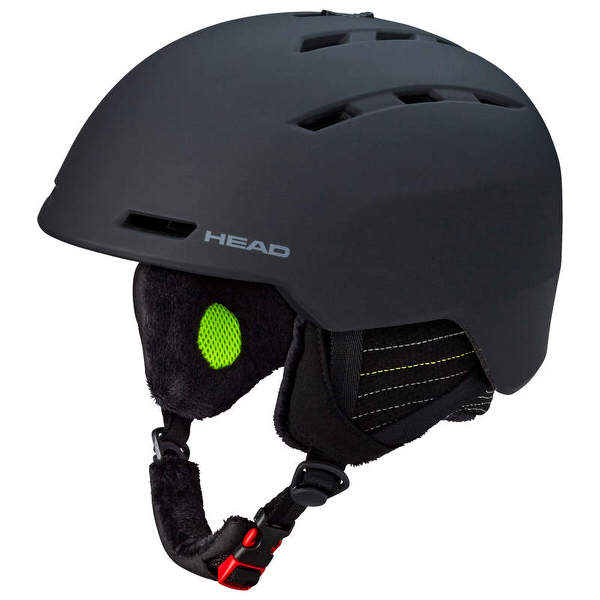 Schwarzer Head Varius Skihelm mit Belüftungslöchern, Ohrenschützern, und einem roten Kinnriemen-Verschluss.