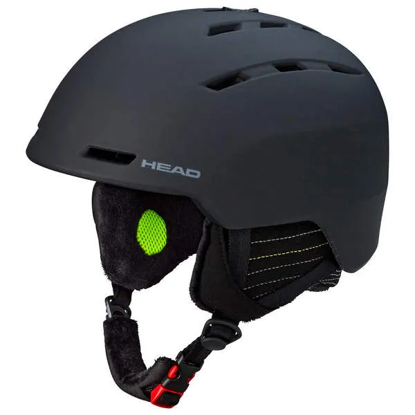 Schwarzer Head Varius Skihelm mit Belüftungslöchern, Ohrenschützern, und einem roten Kinnriemen-Verschluss.