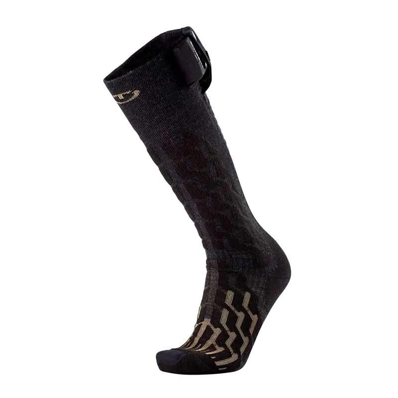 Eine schwarze, knielange Powersocks Heat Fusion Men Socke mit Akku-Halterung und Muster am Fuß.