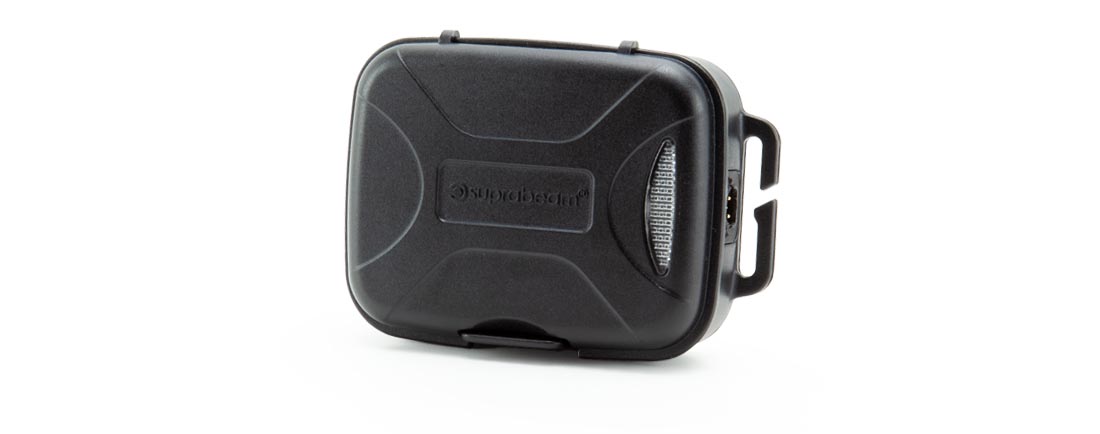 Dunkelgraues Etui mit Logo Dunkelgraues, quaderförmiges Etui mit abgerundeten Ecken, Herstellerlogo und seitlichen Griffen. Das Etui könnte eine Suprabeam V3 pro r enthalten.