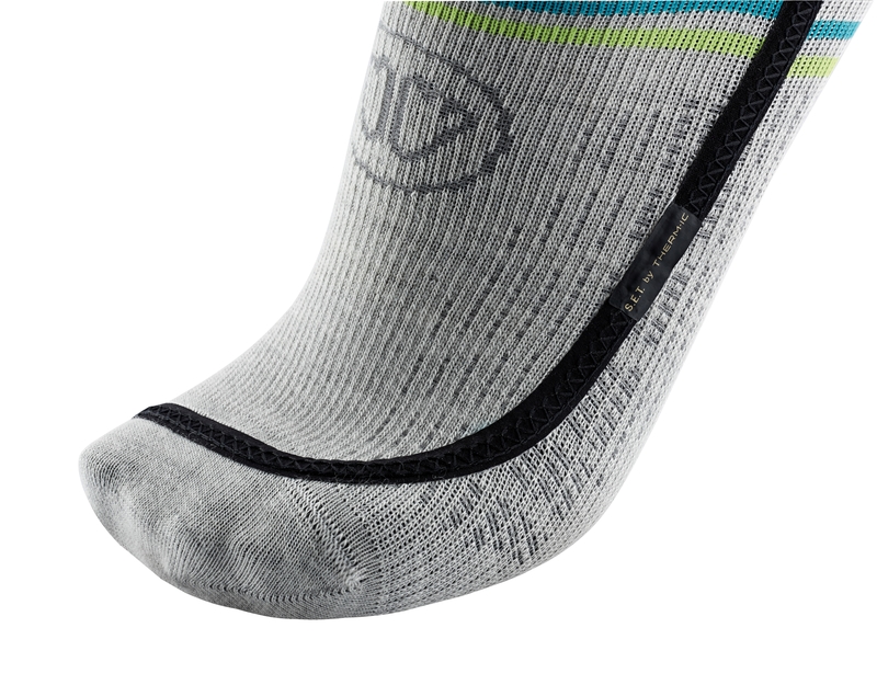 Nahaufnahme einer grauen Sidas Ski Heat Race S.E.T Socke mit dünnem Heizelement am Zehenbereich.