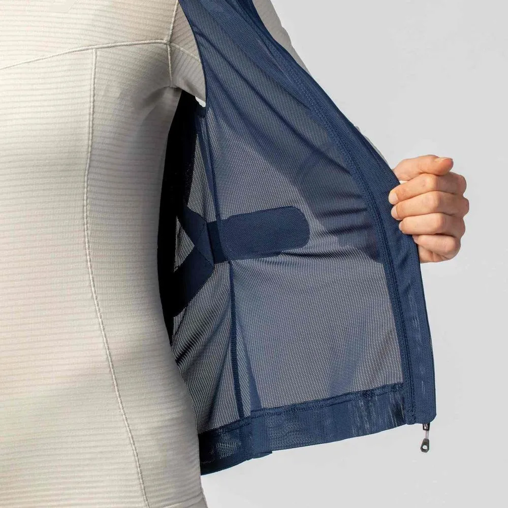 An open, dark blue Scott Airflow women's vest made of mesh, worn over a light gray top, provides breathable protection.