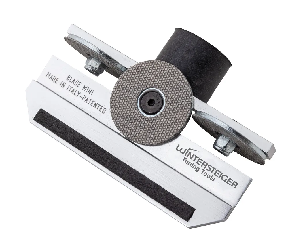 Das Jomax Blade Mini 600 Kantenschärfgerät, eine Nahaufnahme von Schleifscheiben und Werkzeugkörper.