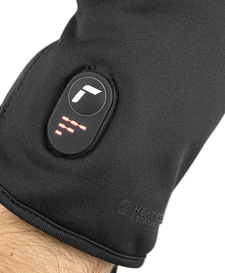 Schwarzer Reusch Handschuh Nahaufnahme: Schwarzer Reusch Heat Essence Handschuh mit Bedienfeld und roter LED-Anzeige.