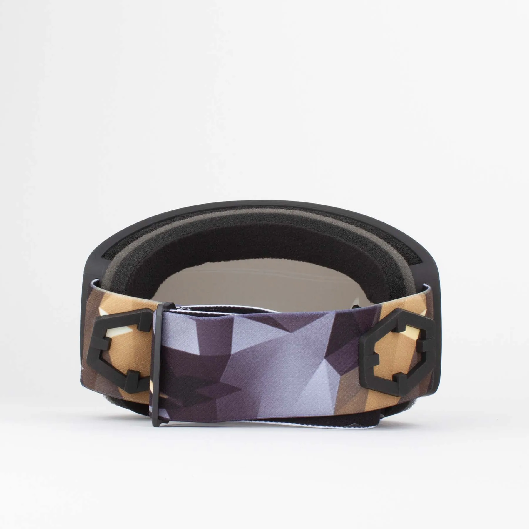 Rückansicht der Out Of Void Origami Gold24 Skibrille. Das Band hat ein abstraktes geometrisches Muster.
