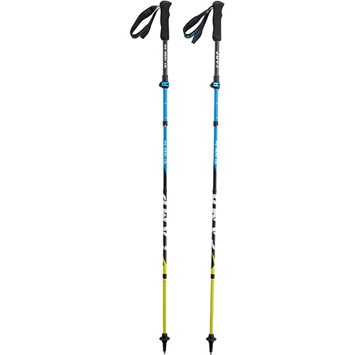 Deux bâtons de trekking CAMP Sky Carbon Evo, colorés avec du bleu, du noir, du jaune et du blanc, avec dragonne et pointe en métal dur.