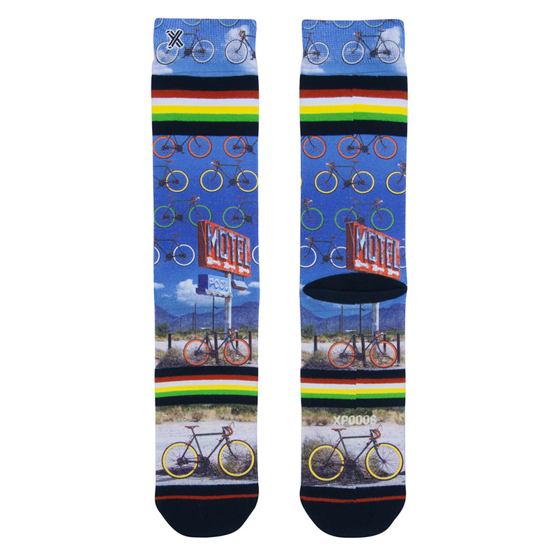 XPOOOS Socken mit Fahrrad- und Motel-Motiv, farbenfroh und sommerlich.