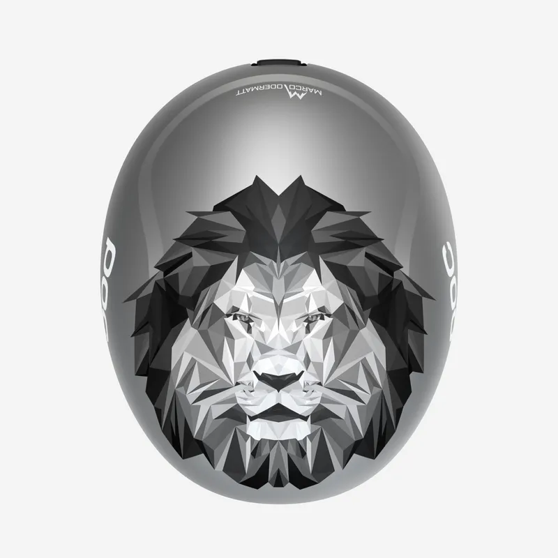 Casque de ski Poc Skull Dura Junior gris avec design abstrait en forme de tête de lion.
