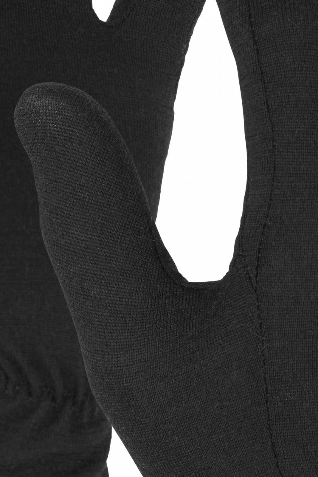 Nahaufnahme eines schwarzen Ortovox Merino Handschuhs, Fokus auf Textur und Passform.