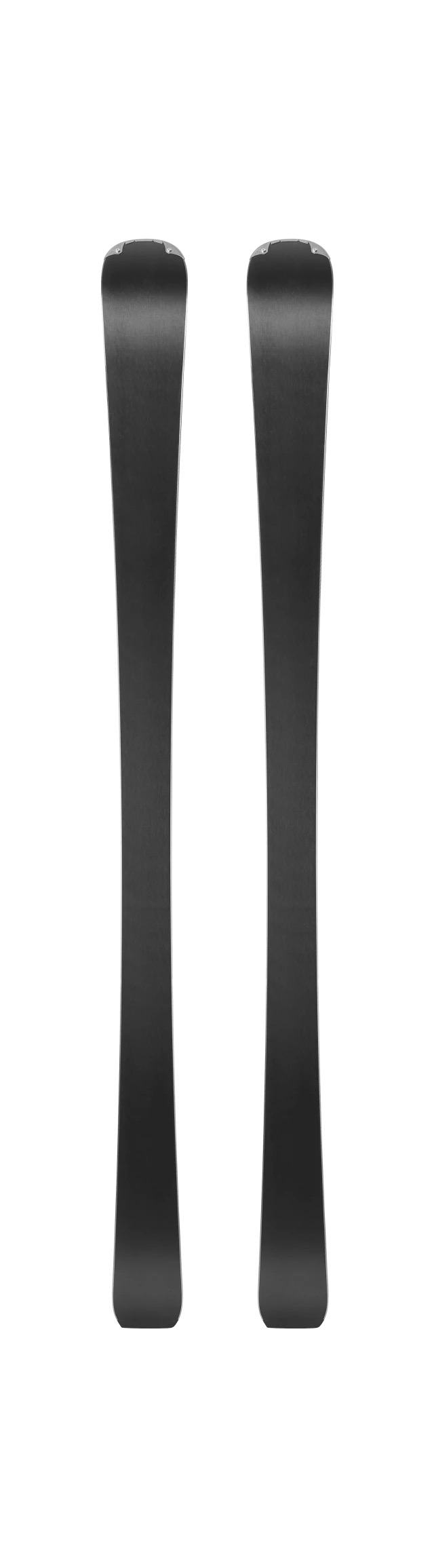 Due sci grigi sono paralleli tra loro su uno sfondo bianco.