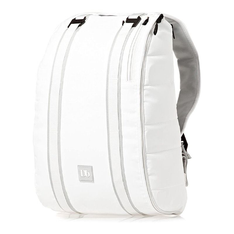 Sac à dos blanc The Base 15L de Douchebags avec des accents gris et des bretelles rembourrées.