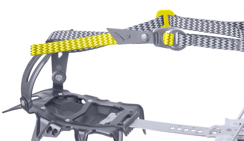 Detailaufnahme vom Salewa Alpinist Combi Steigeisen in Schwarz/Gelb, mit Zacken und Riemen zur Befestigung am Bergschuh.