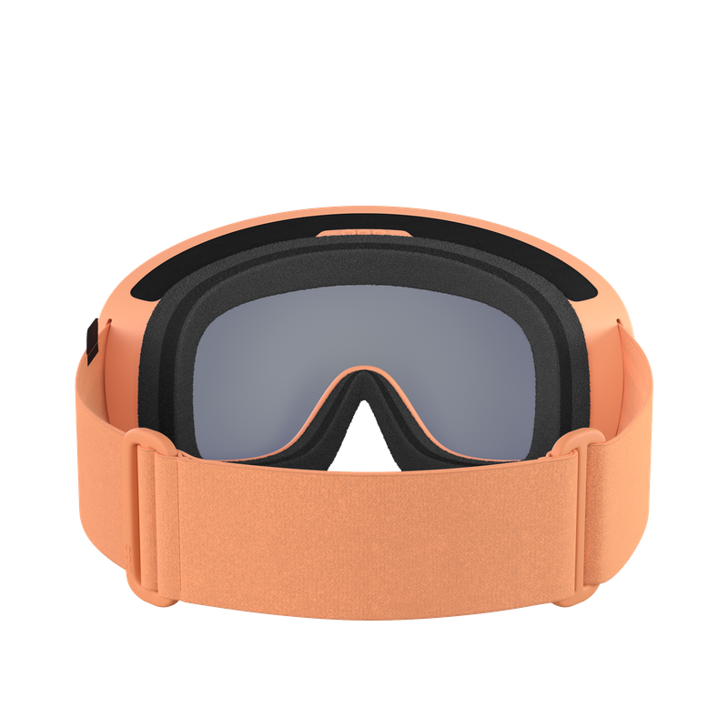 Pfirsichfarbene Skibrille mit grauen Gläsern, schwarzer Polsterung und verstellbarem Band, Frontansicht.