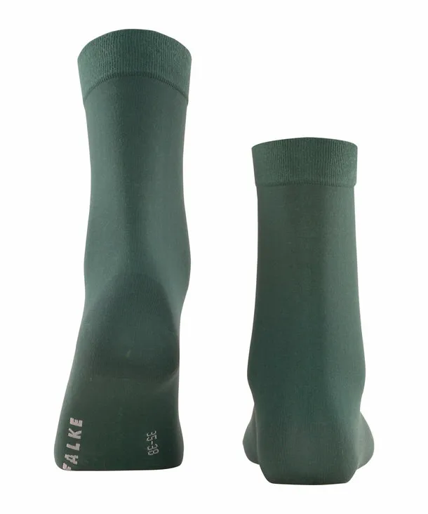 Deux chaussettes pour femmes en vert chasseur, l'une montrée de dos et l'autre de face.