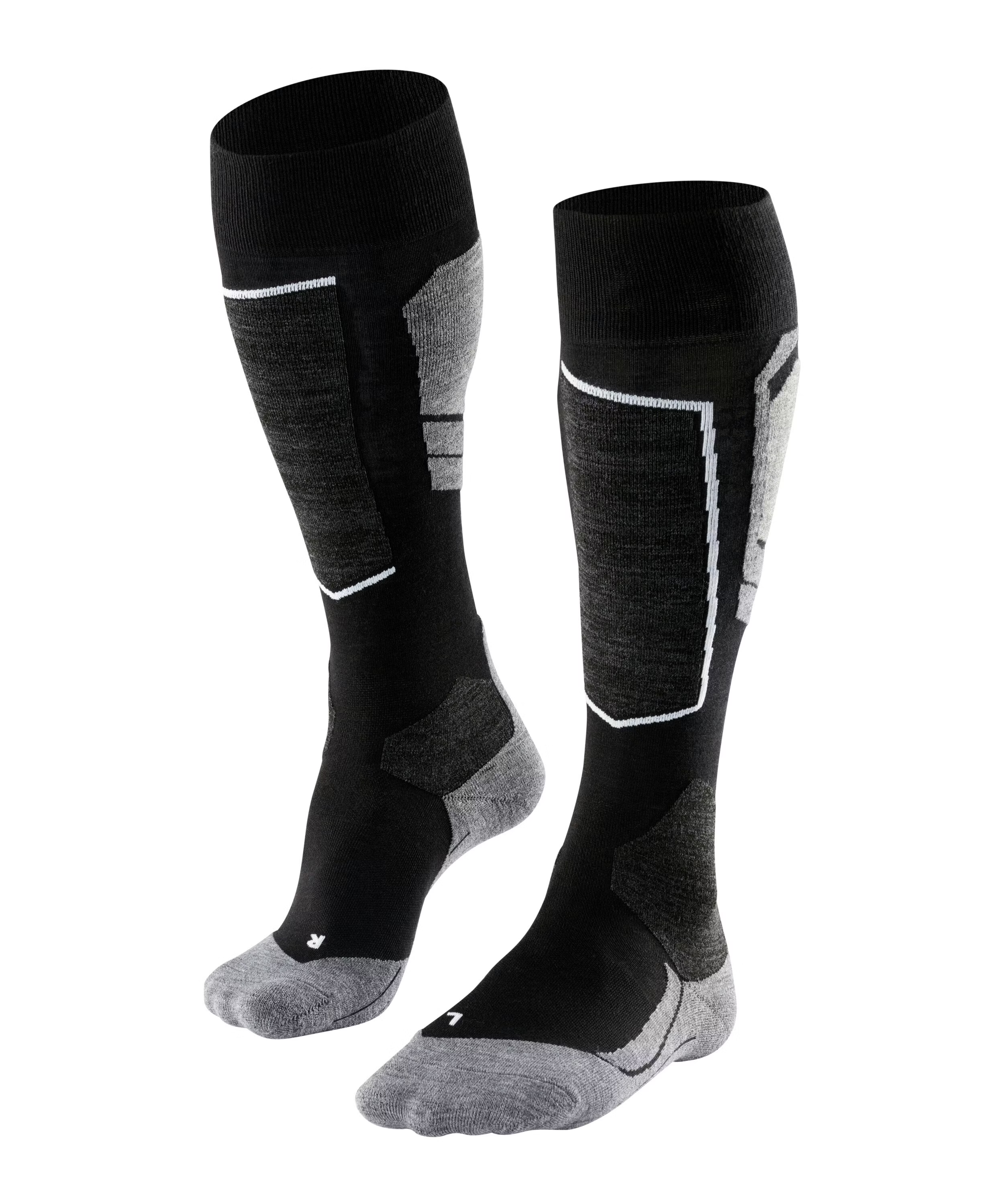 Schwarze, kniehohe Sportsocken mit grauen Verstärkungszonen an Schienbein und Waden als Polsterung. Fersen- und Zehenbereiche ebenfalls grau, anatomische Passform, mit 'R' und 'L' für rechts/links auf den Zehen.