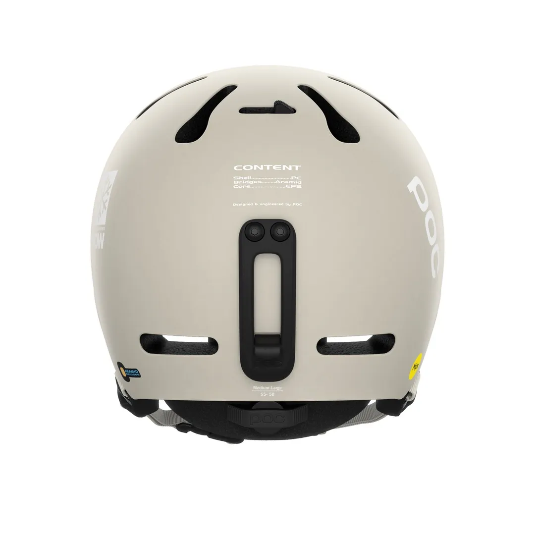 Vue arrière du casque de ski gris POC Fornix MIPS POW JJ avec ouvertures d'aération et clip pour lunettes.