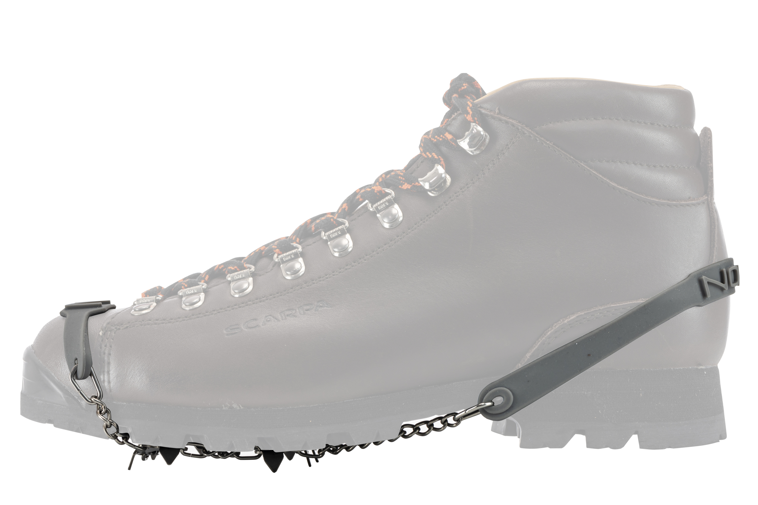 Schuhkralle Nortec Easy am Wanderschuh befestigt. 8 Stahlspitzen unter der Schuhsole für sicheren Halt. Quick Fit Befestigungssystem.