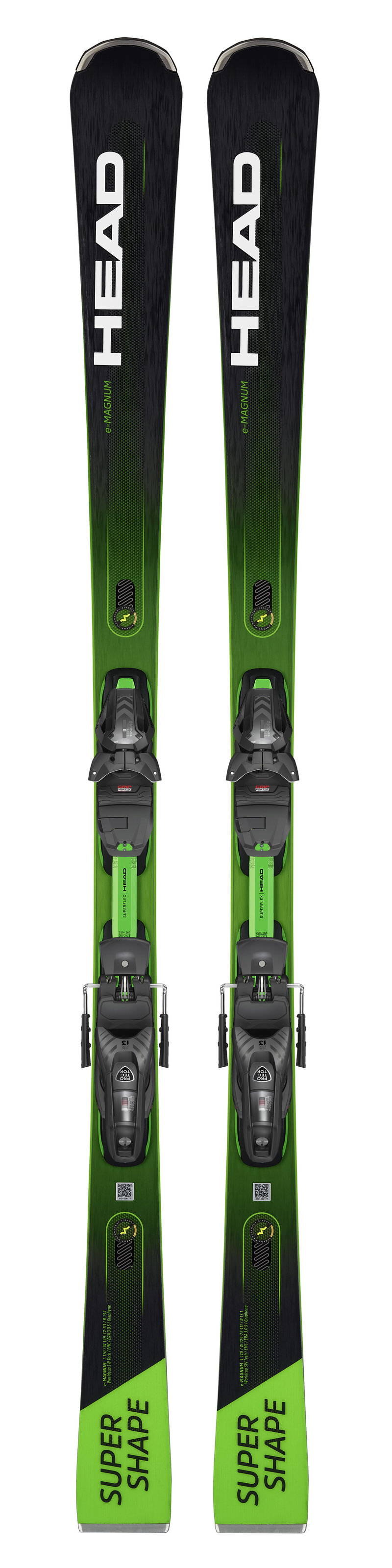Zwei Ski "Head Supershape e-Magnum" mit Bindung, von oben fotografiert. Die Ski sind grün und schwarz. Aufschrift: "Head" und "Supershape".
