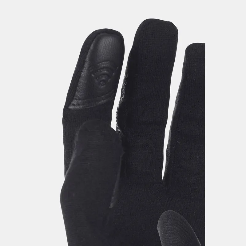 Primo piano di un guanto in merino nero con funzione E-Touch sul dito indice.