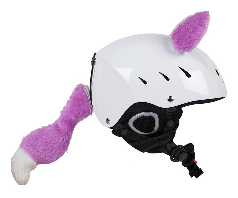 Katzenohren Helm Weißer Helm mit lila Katzenohren und Schwanz. Die Ohren und der Schwanz sind aus Plüsch.