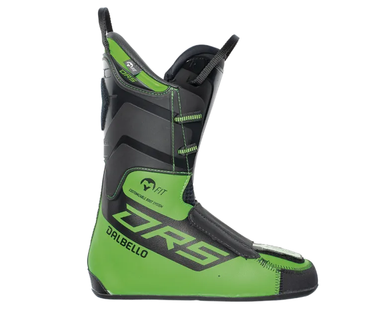 Chaussure de ski verte et noire de Dalbello, vue de côté. Le logo DRS est imprimé sur la surface verte de la chaussure.